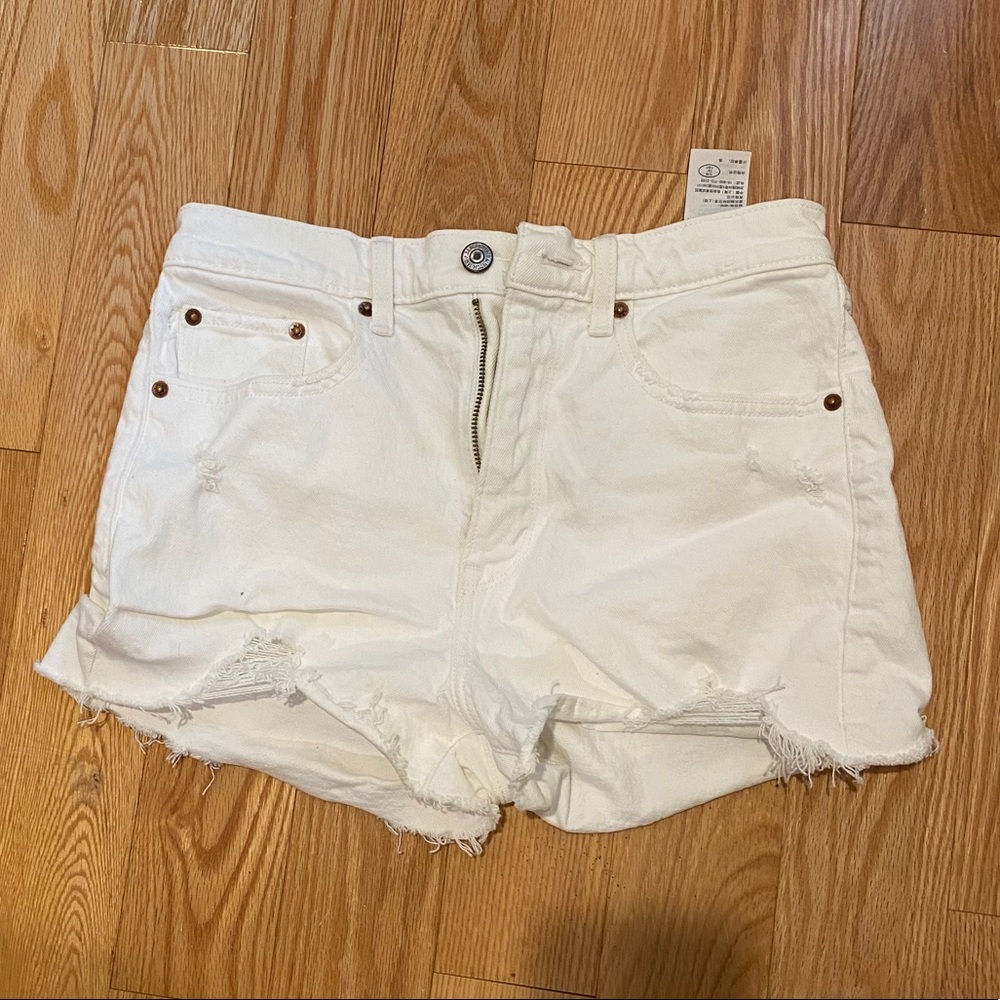 High wasted white shorts 🤍